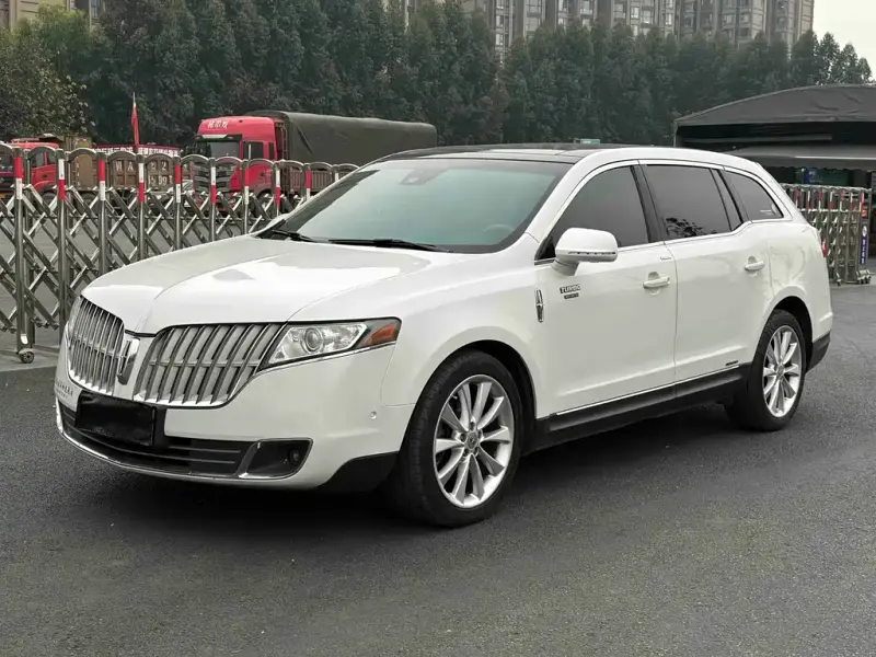 Lincoln MKT, 2012