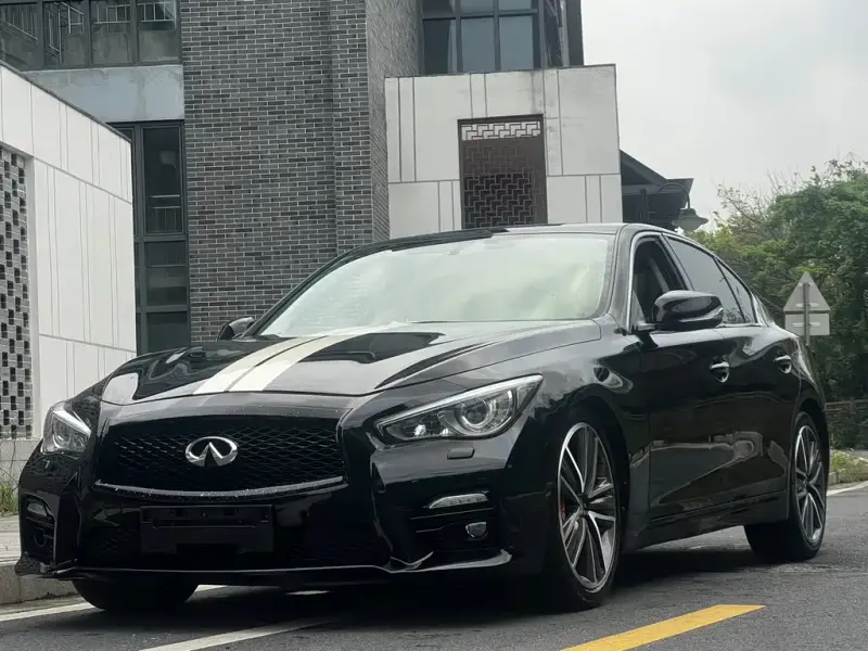 Infiniti Q50L, 2015