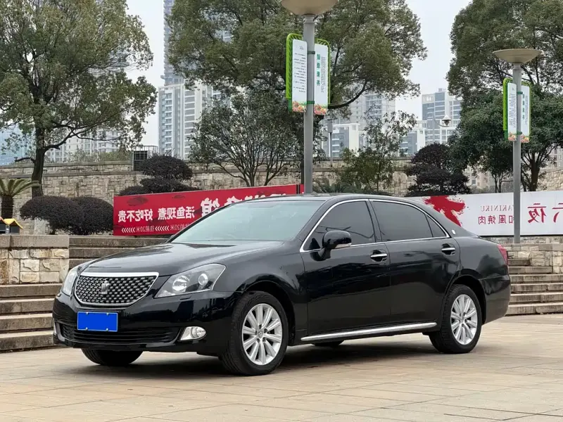 Toyota Crown, 2011