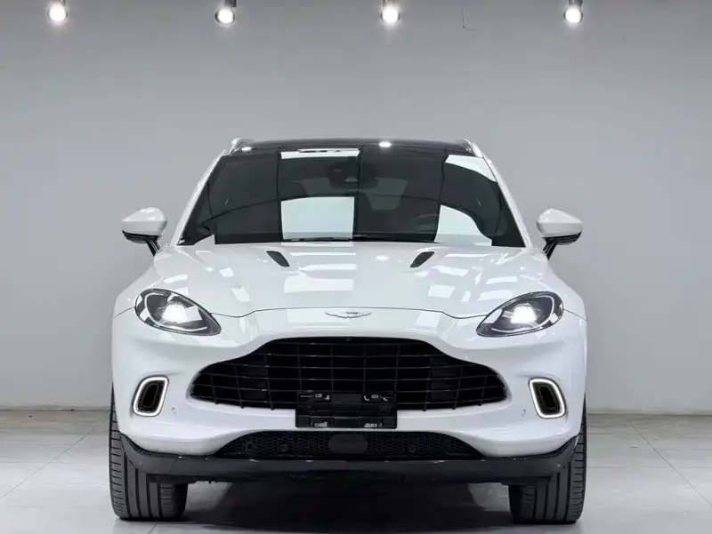Aston Martin DBX, 2021