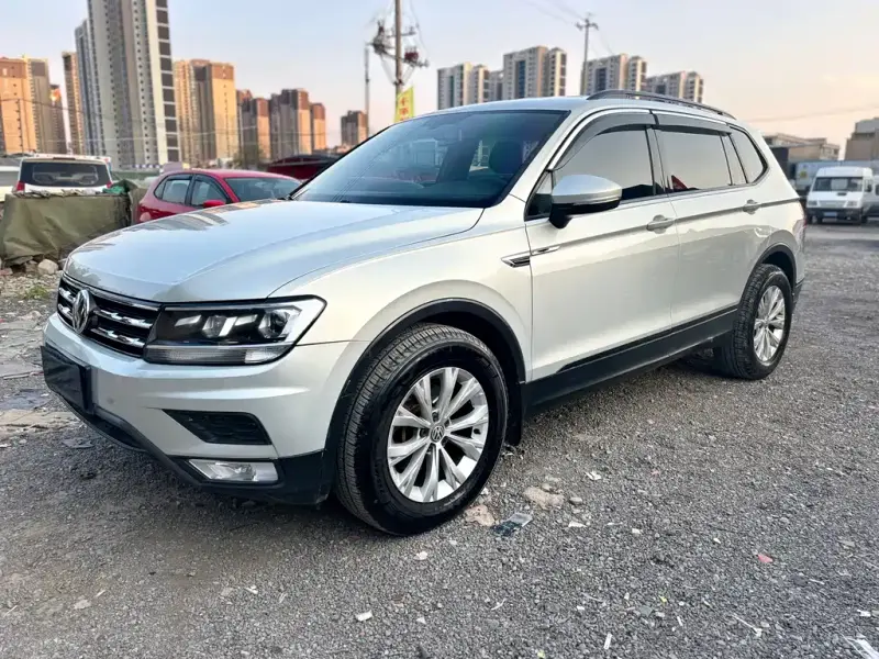 Volkswagen Tiguan L, 2017