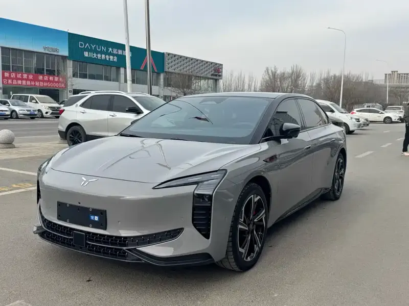 Hongqi EH7, 2024