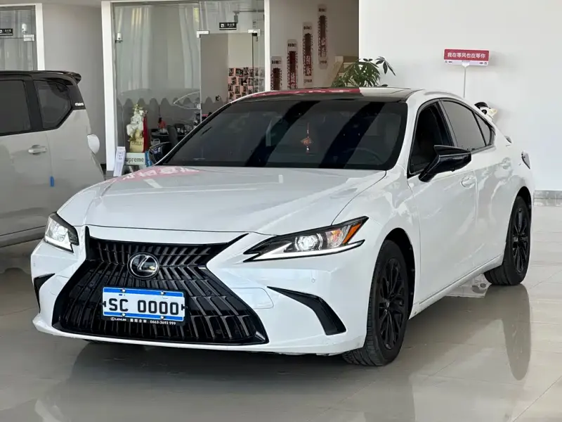 Lexus ES, 2022