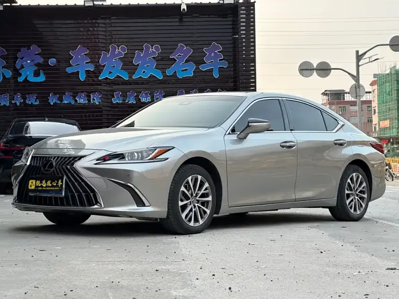 Lexus ES, 2024