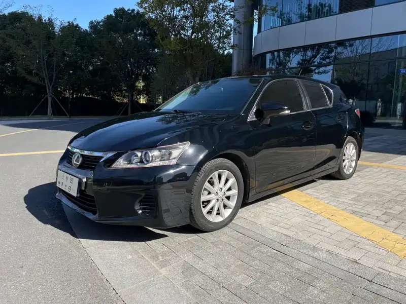 Lexus CT, 2013