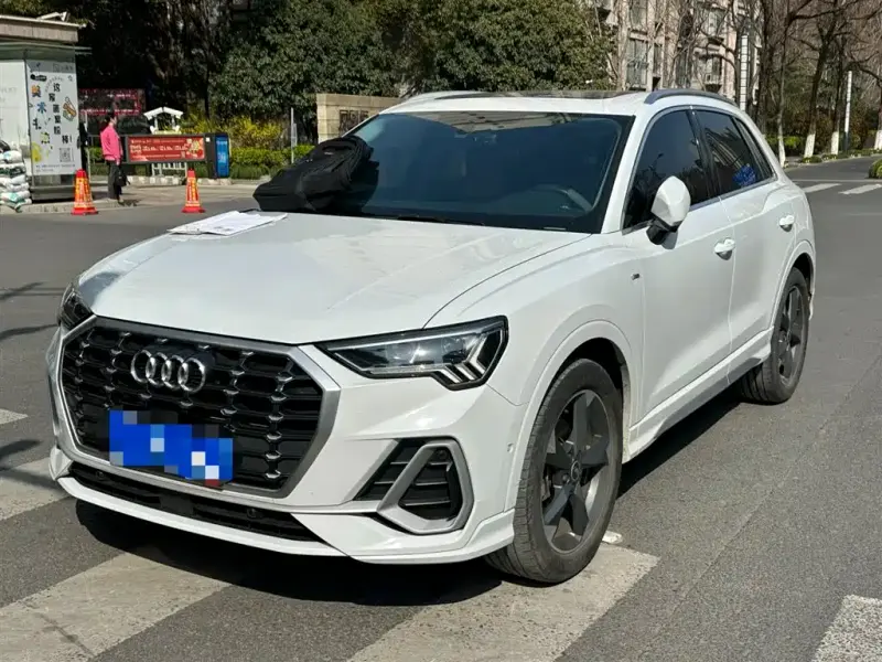 Audi Q3, 2022