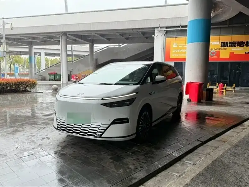 XPeng X9, 2025