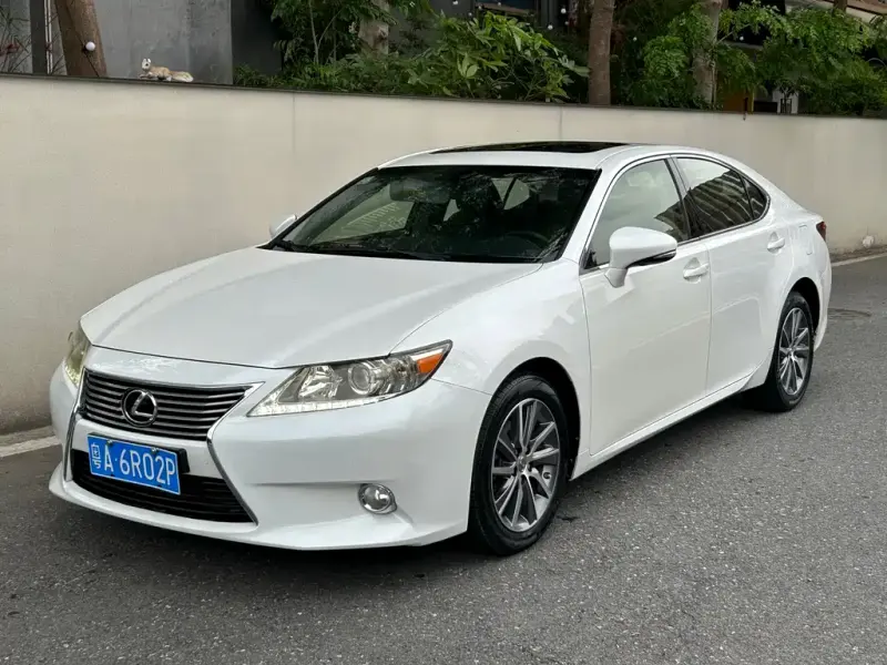 Lexus ES, 2013