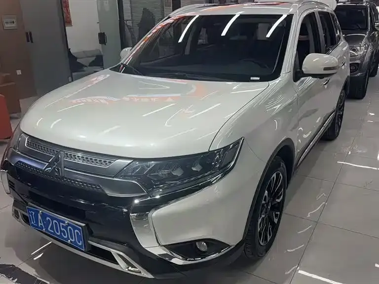 Mitsubishi Outlander, 2020