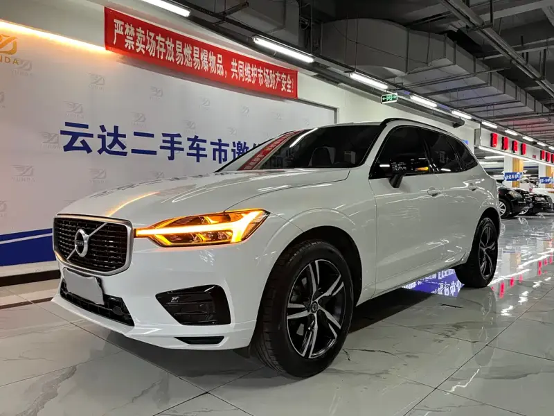 Volvo XC60, 2020 — фото 1