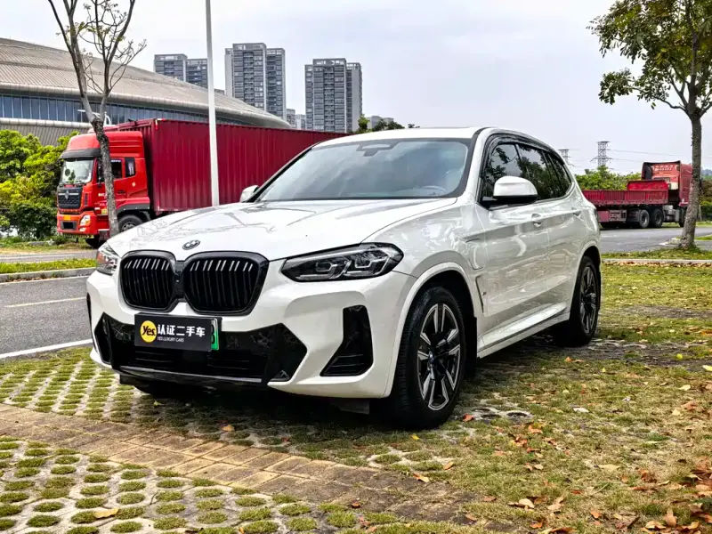BMW iX3, 2023