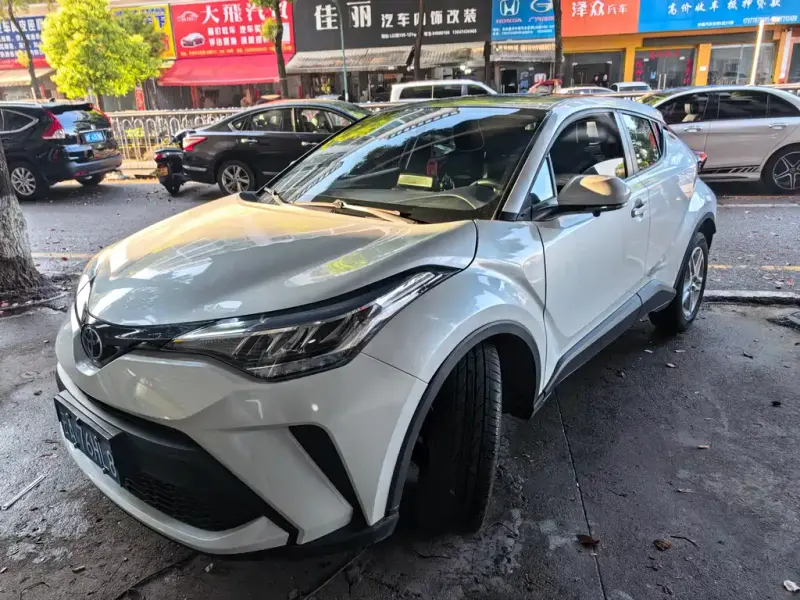Toyota C-HR, 2023 — фото 1