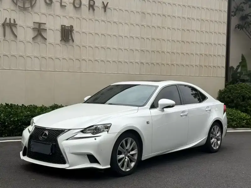 Lexus IS, 2013