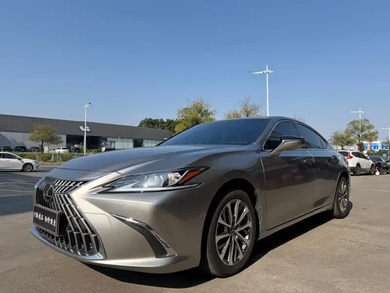 Lexus ES, 2024