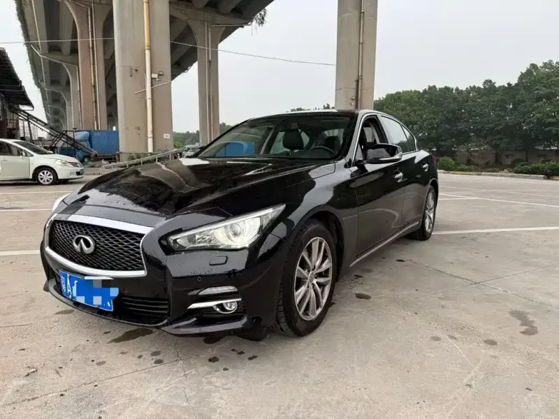 Infiniti Q50L, 2015