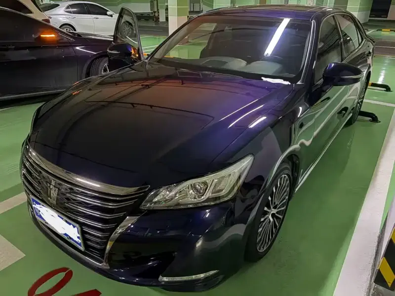 Toyota Crown, 2018