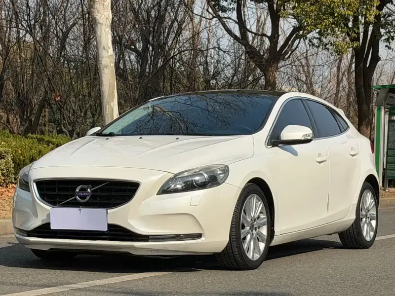 Volvo V40, 2015
