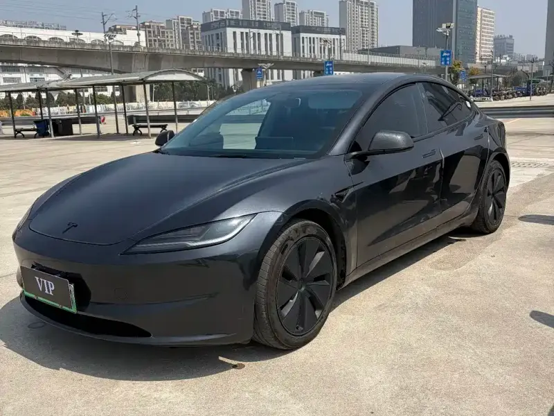 Tesla Model 3, 2025