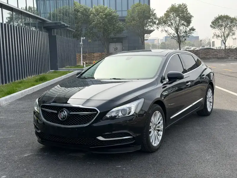 Buick LaCrosse, 2017 — фото 1