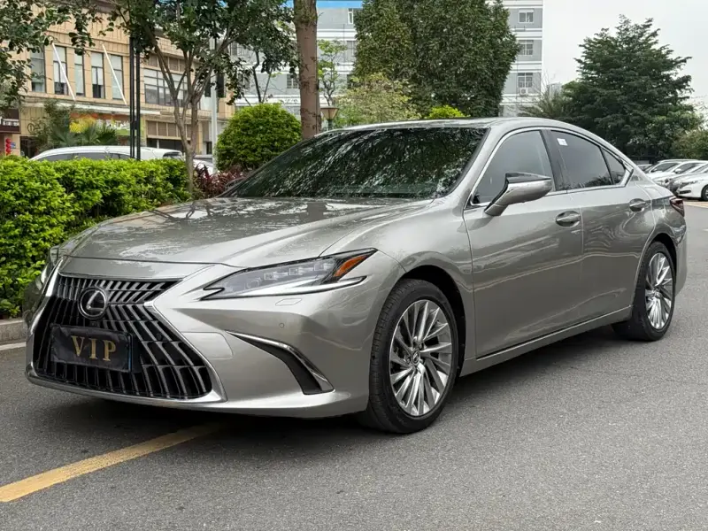 Lexus ES, 2024