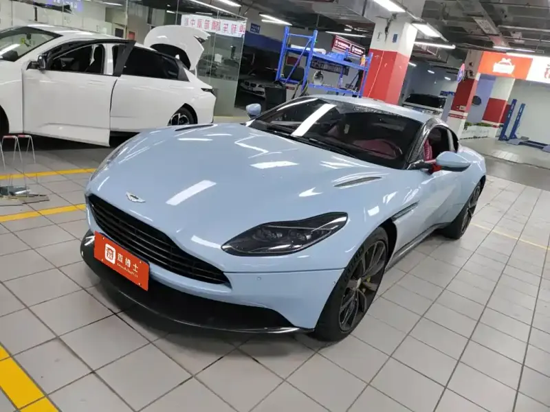 Aston Martin DB11, 2018