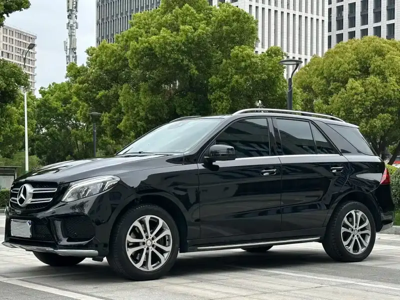 Mercedes-Benz GLE( ), 2015 — фото 1