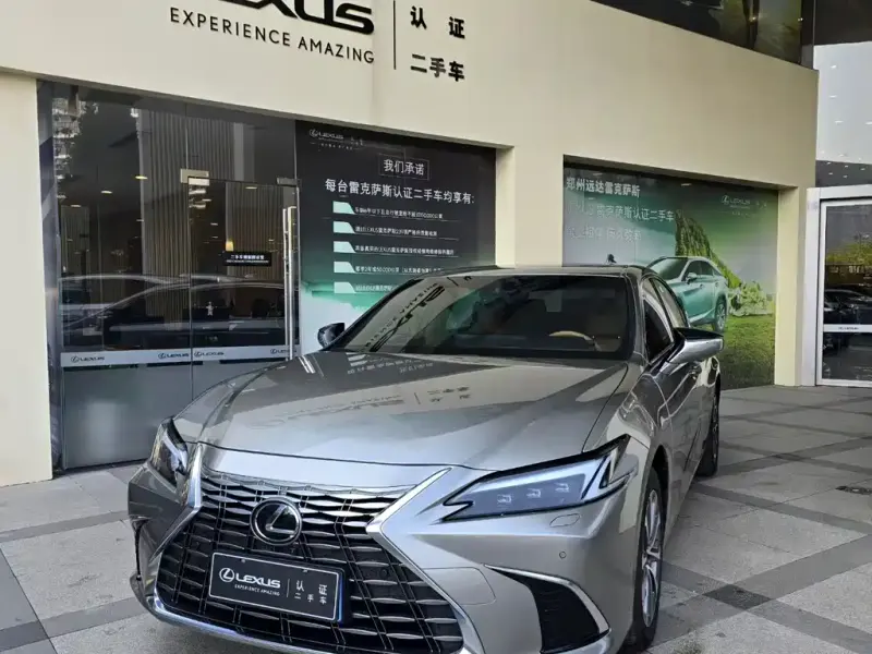 Lexus ES, 2025