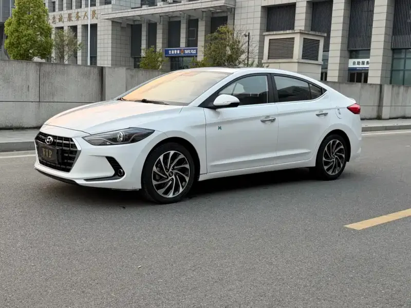 Hyundai Elantra, 2020 — фото 1