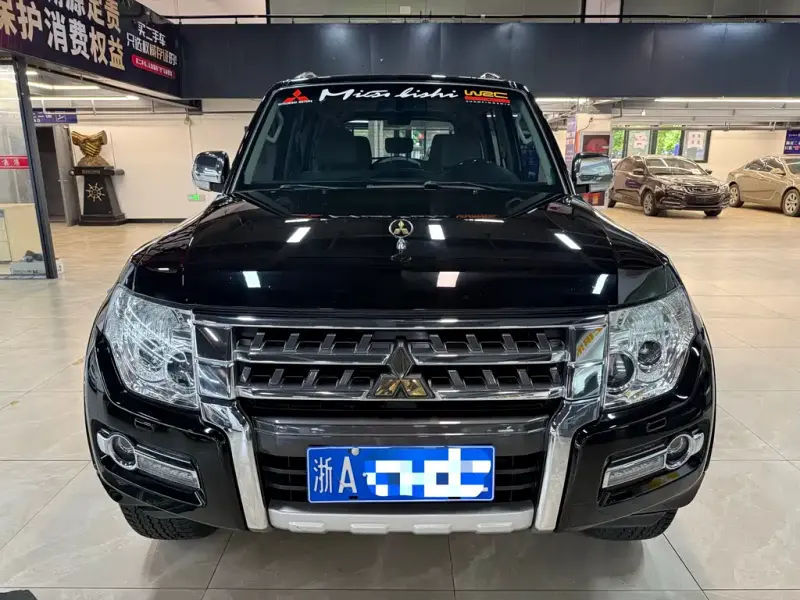 Mitsubishi Pajero (Import), 2020