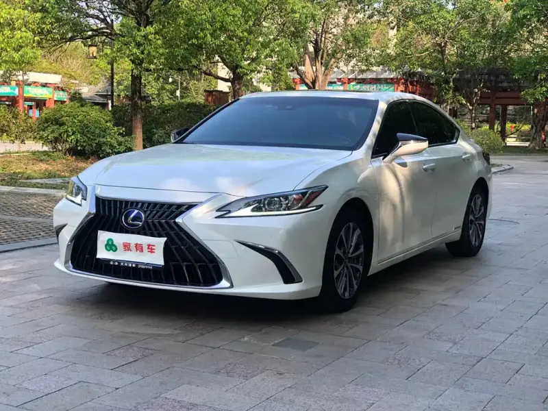 Lexus ES, 2022