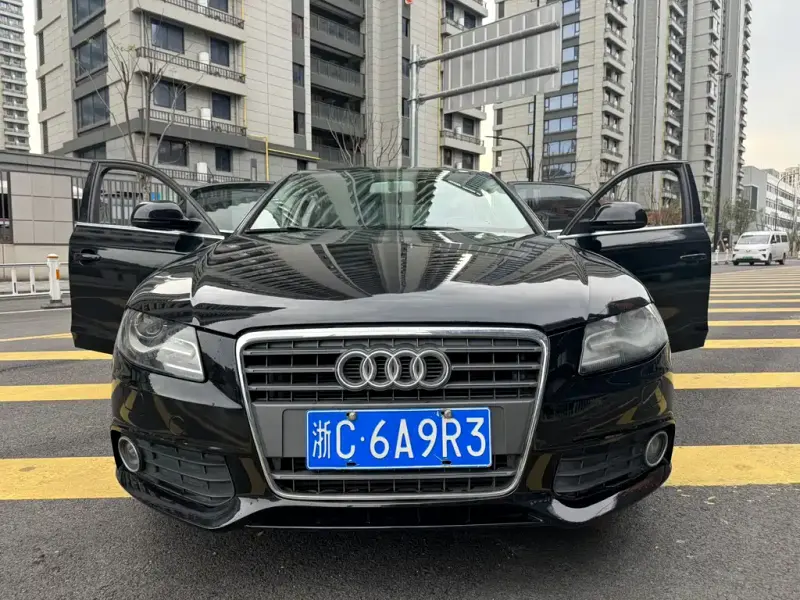 Audi A4L, 2011