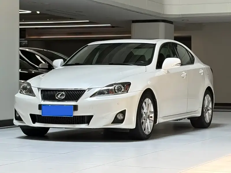 Lexus IS, 2012