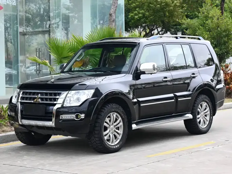 Mitsubishi Pajero (Import), 2020