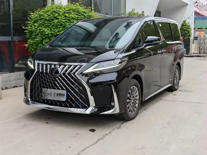 Lexus LM, 2022