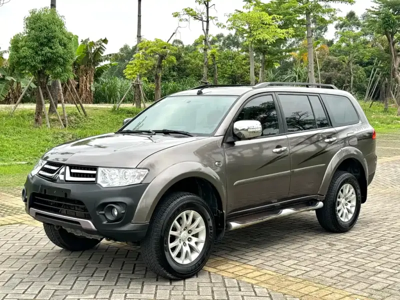 Mitsubishi Pajero Sport, 2015 — фото 1