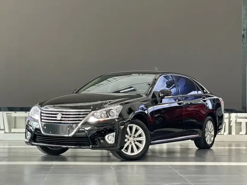 Toyota Crown, 2015 — фото 1