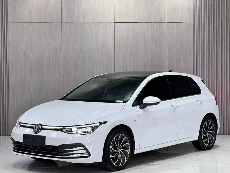 Volkswagen Golf, 2024