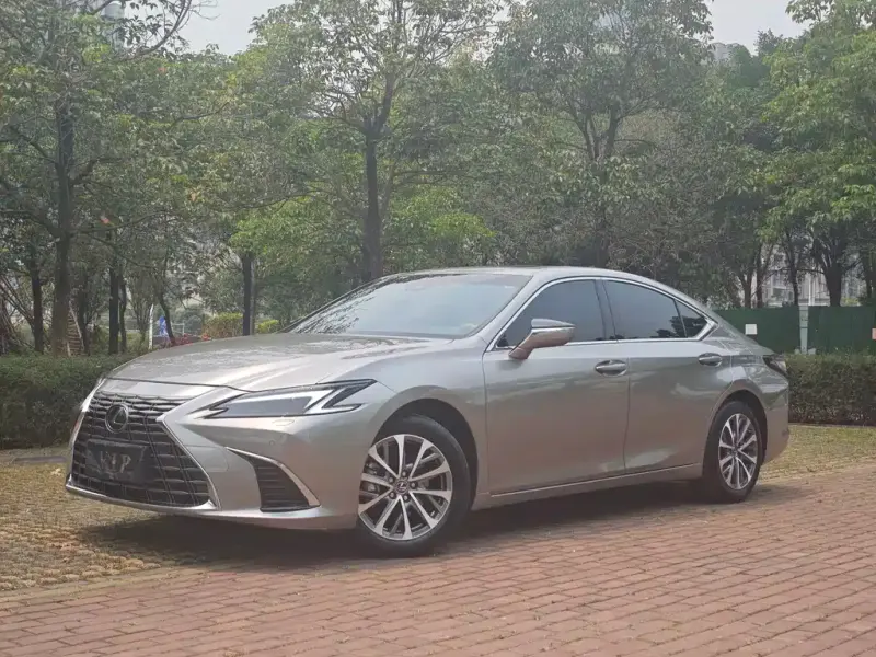 Lexus ES, 2025