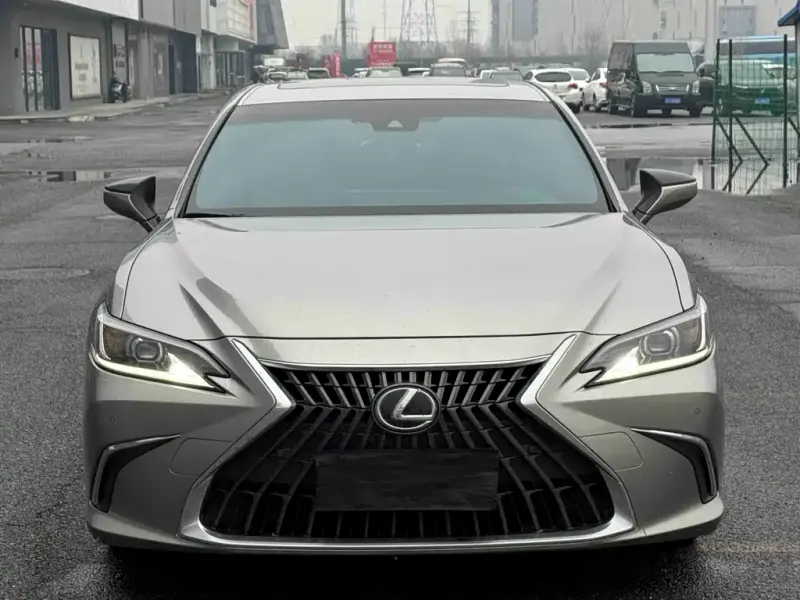 Lexus ES, 2024