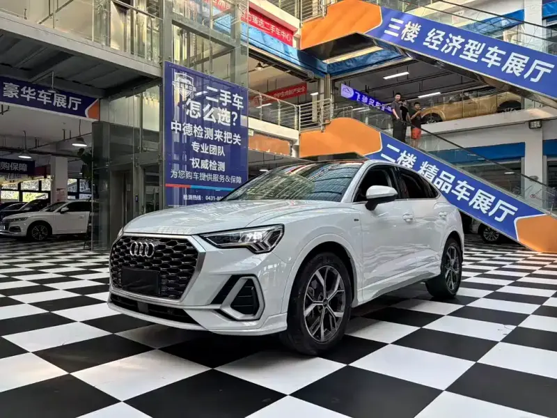 Audi Q3 Sportback, 2021