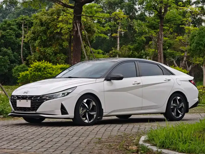 Hyundai Elantra, 2022 — фото 1