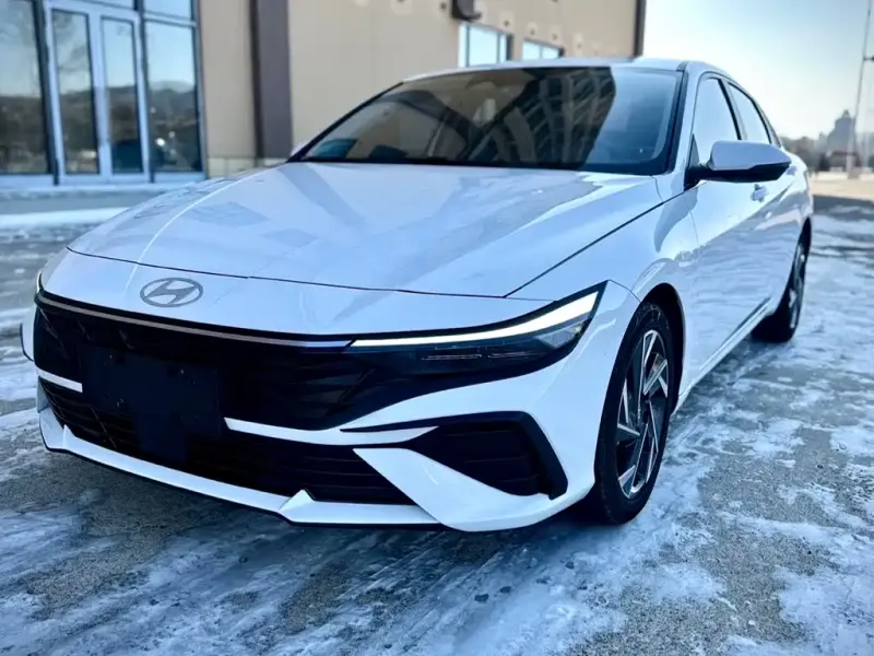 Hyundai Elantra, 2023 — фото 1