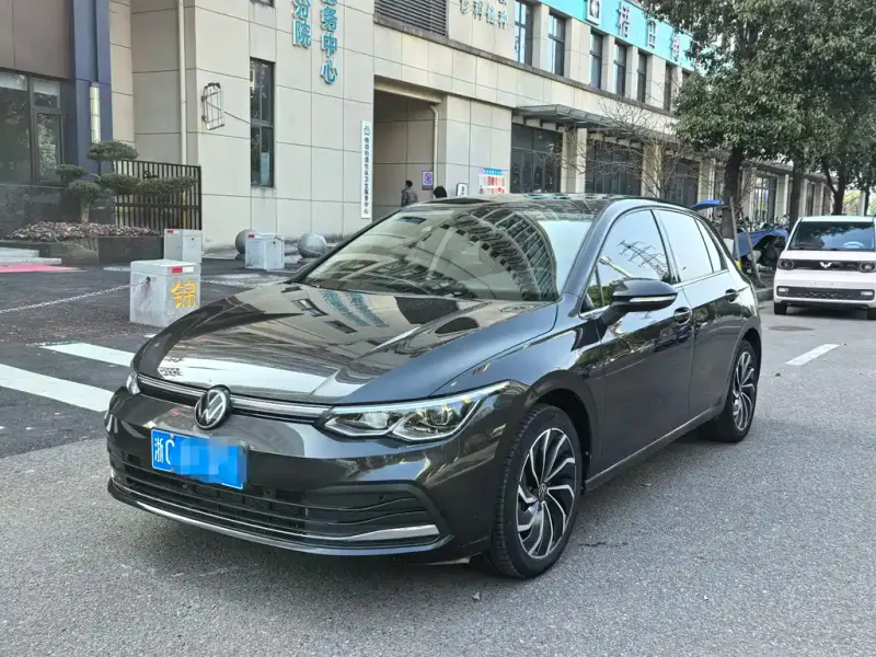 Volkswagen Golf, 2023
