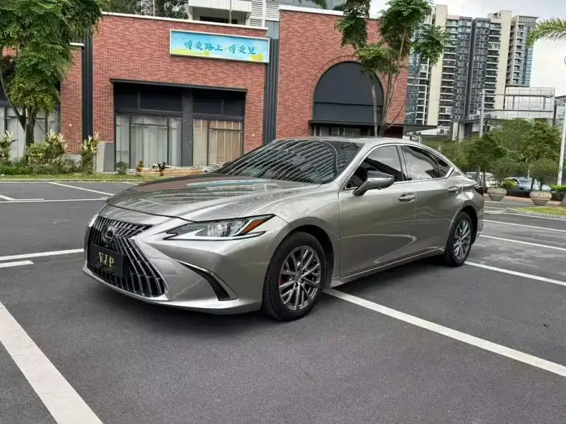 Lexus ES, 2022