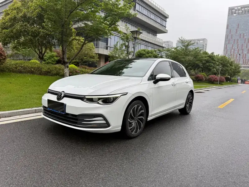 Volkswagen Golf, 2022