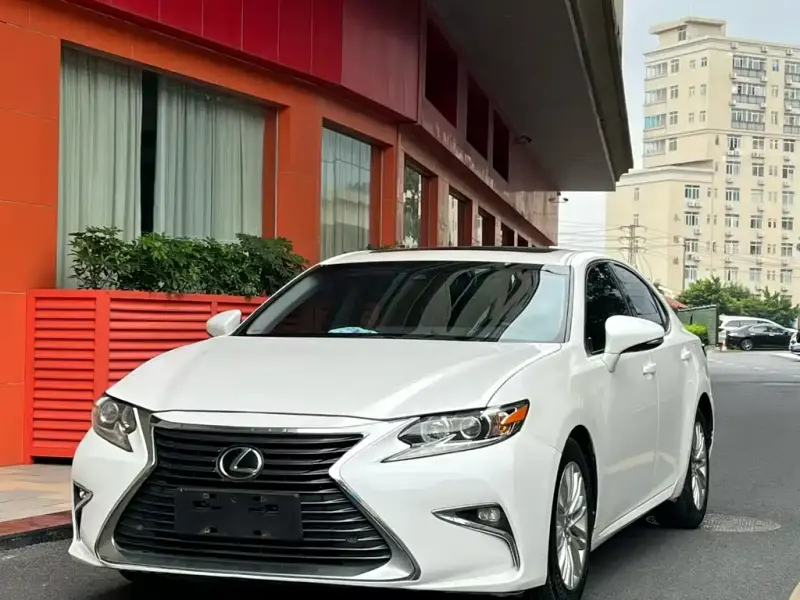 Lexus ES, 2016