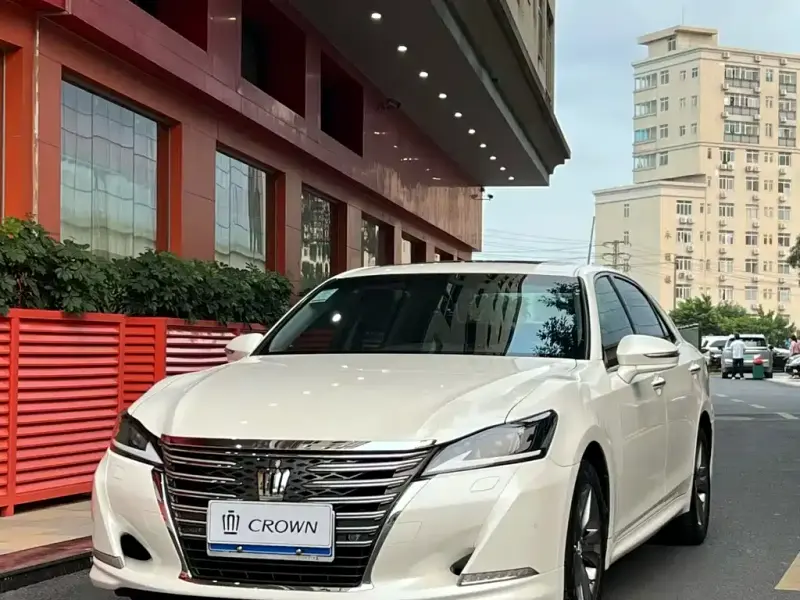 Toyota Crown, 2016
