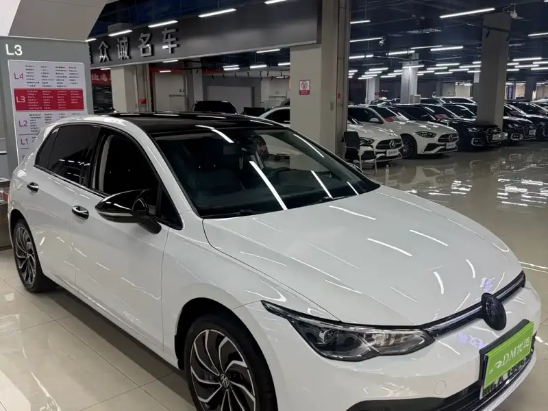 Volkswagen Golf, 2023