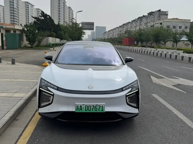 HiPhi X, 2024