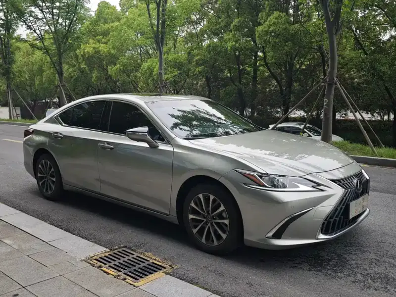Lexus ES, 2024